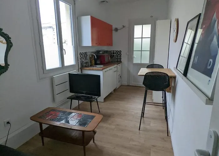 Maisonnette Avec Petite Cour